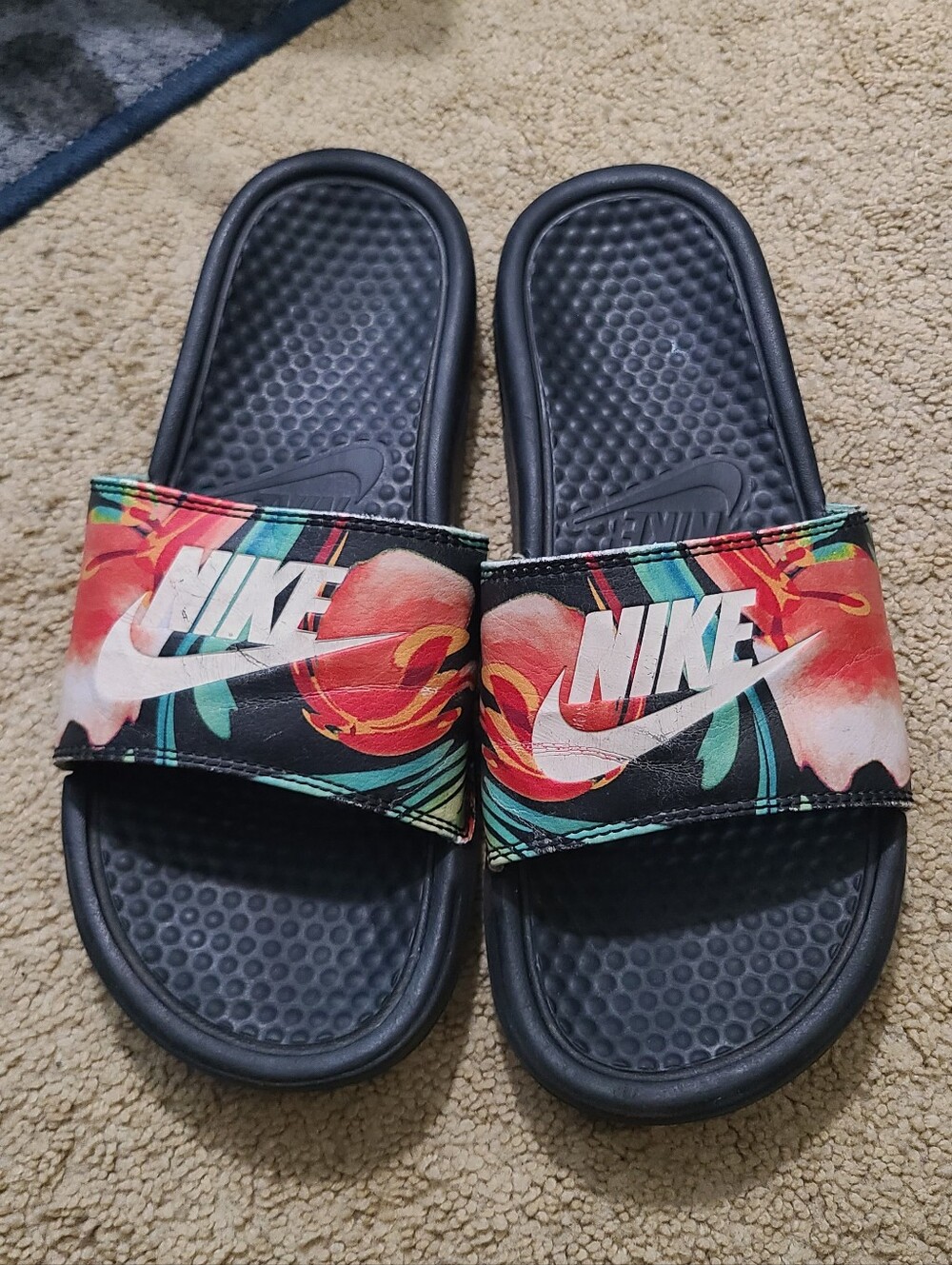 Nike Women's Floral Slide Sandals size 9